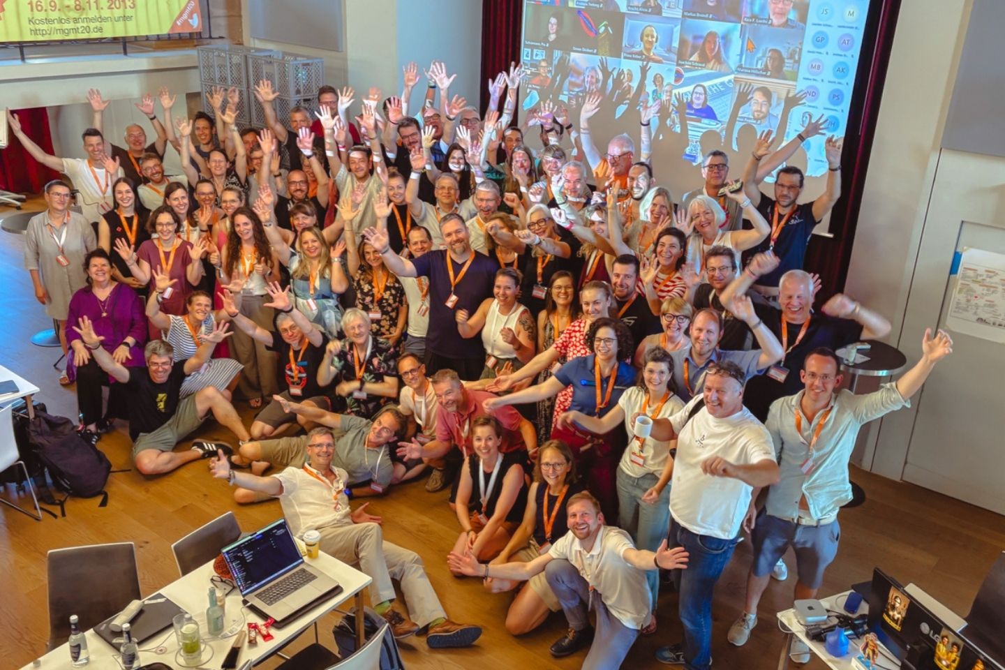 Gruppenbild der perfekt hybriden loscon 2025 Convention (Bild: Andja)